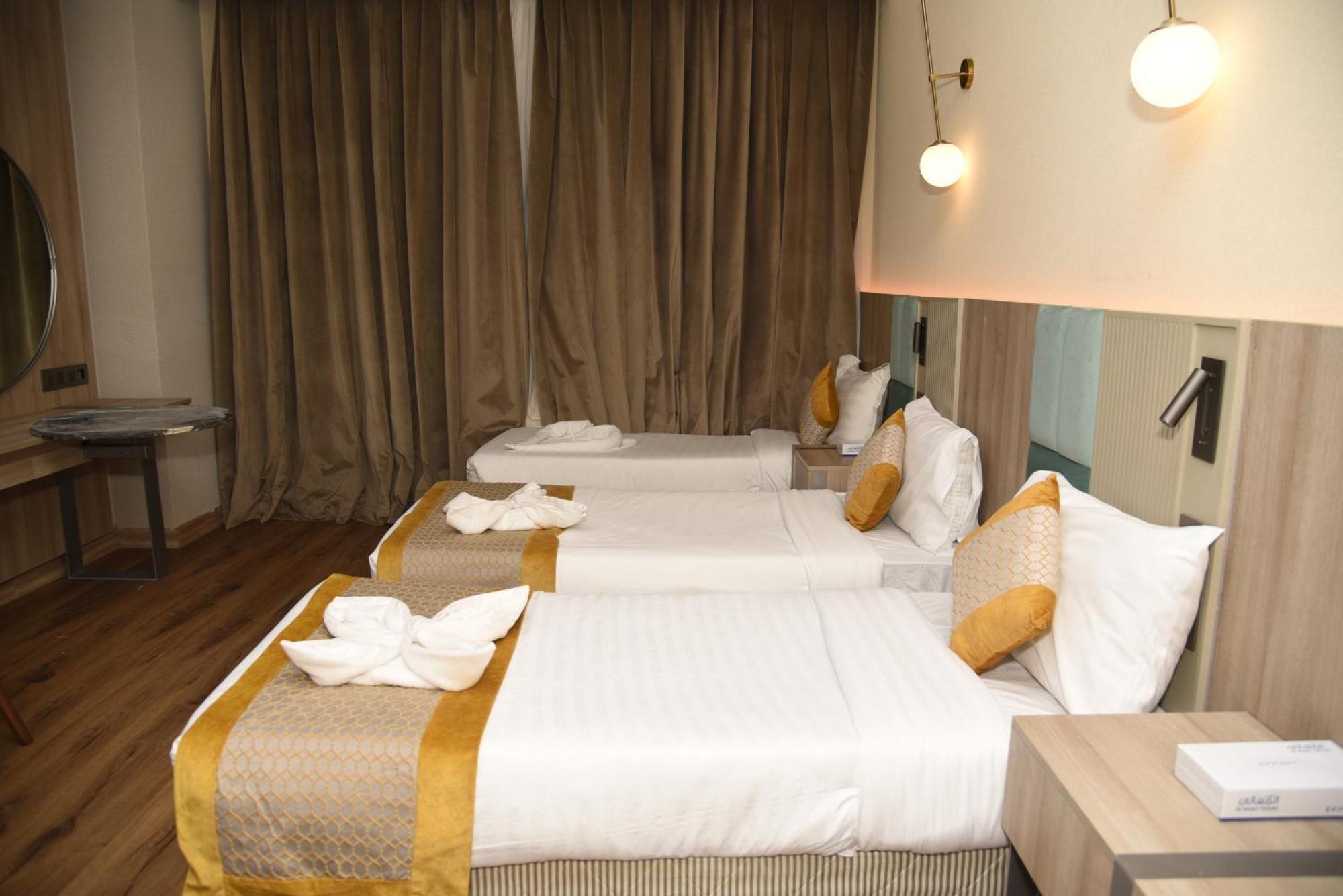 Roya Al Andalus Hotel Medina Exterior photo A room at the hotel