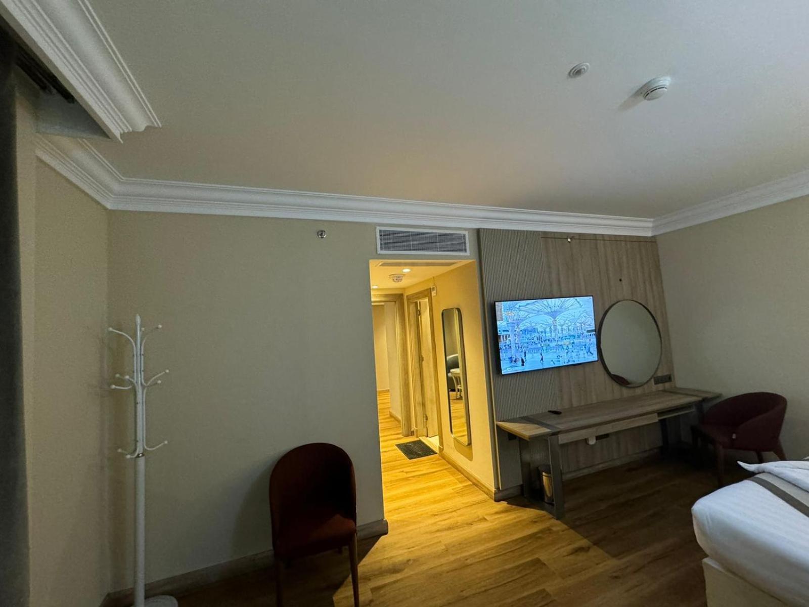 Roya Al Andalus Hotel Medina Exterior photo A room at the hotel